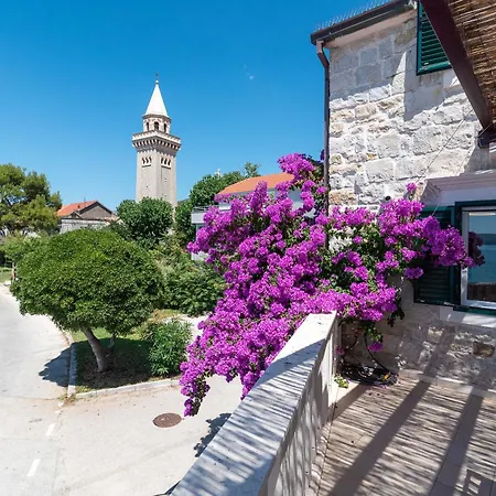 Prima * Kastela